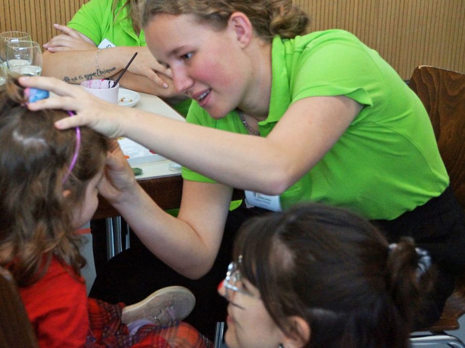 Kinderschminken: Immer sehr beliebt. Foto: Stiftung 3FO (FK) Kinderschminken: Immer sehr beliebt. Foto: Stiftung 3FO (FK)