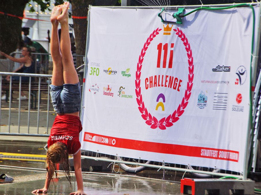 Das Stadtfest Solothurn 2026 stand Kopf wegen der Hitze: Abkühlung brachten die kurzfristig installierten Sprinkler. Foto: Stiftung 3FO (FK). 