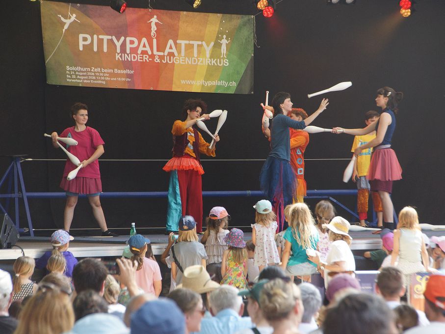  Tolle Aufführung vom Kinder- und Jugendzirkus Pitypalatty. Foto: Stiftung 3FO (FK).