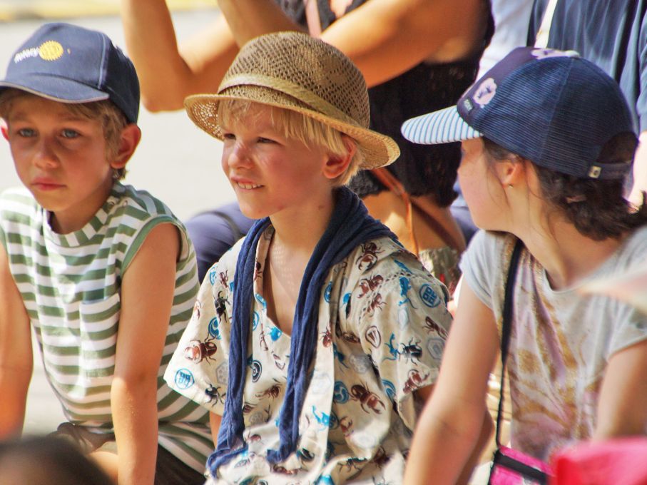 Sonnenhut oder Cap waren ein wichtiger Begleiter am Stadtfest. Foto: Stiftung 3FO (FK).