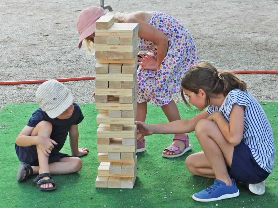 Wie hoch kann ein Turm beim Jenga XXL gebaut werden? Foto: Stiftung 3FO (FK). 