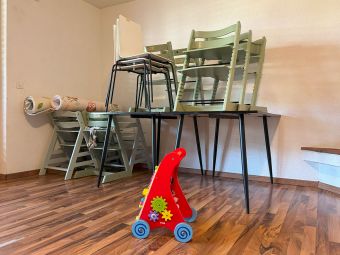 Wagen in alter Kita Zwirbelzwerg