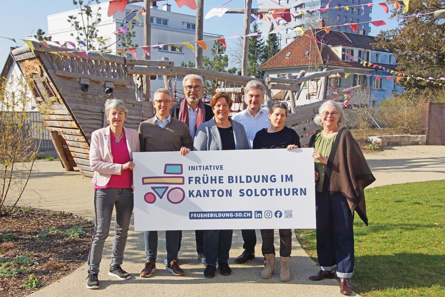 Die Begleitgruppe der Initiative Frühe Bildung im Kanton Solothurn (v.l.n.r.): Nicole Hirt, André Naef, Stephan Hug, Cornelia König Zeltner, Burkhard Behr, Rita Bienz, Claudia Althaus. Es fehlen: Hildegard Rapprich, Manuela Schuler. Foto: Stiftung 3FO (FK)